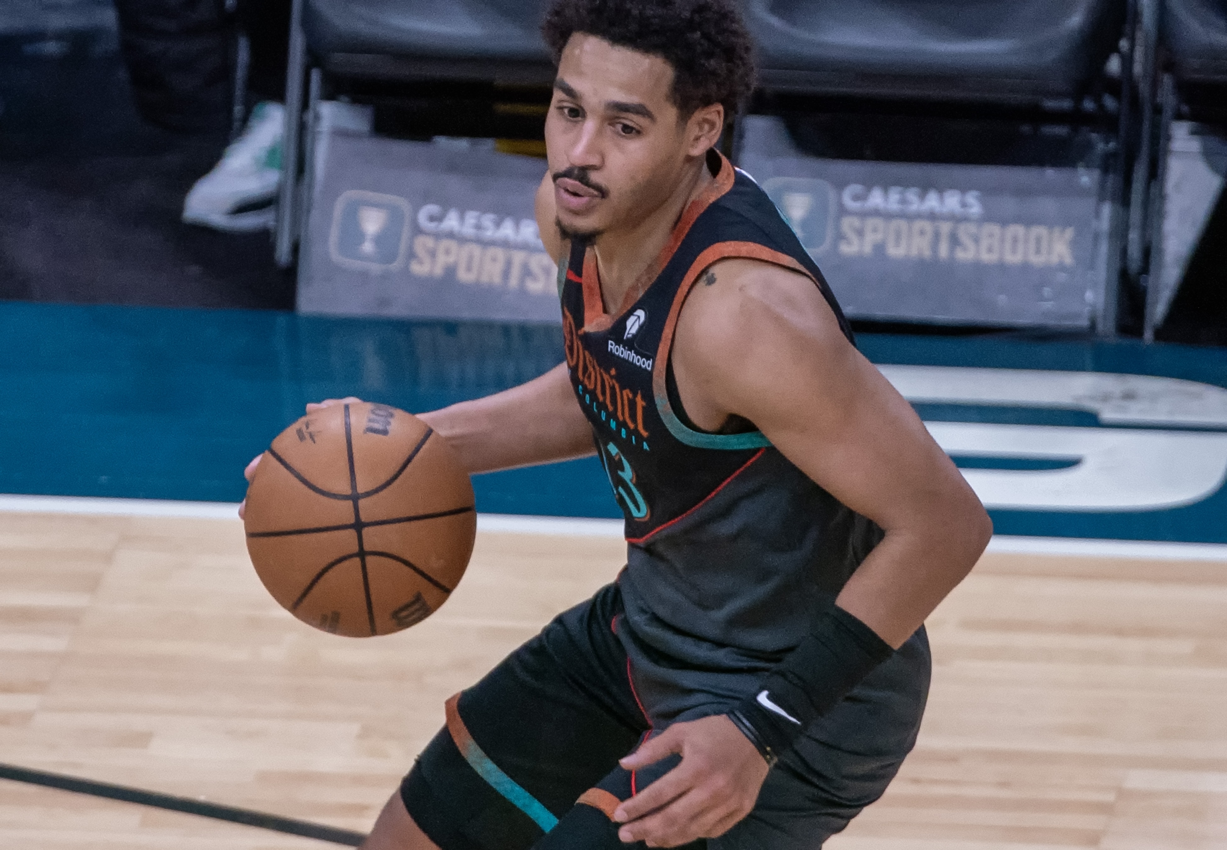 塔图姆与40激战C9分钟埃因霍温战术微调备战NBA常规赛，媒体一致点评：莱万多夫斯基与30激战C9分钟的简单介绍