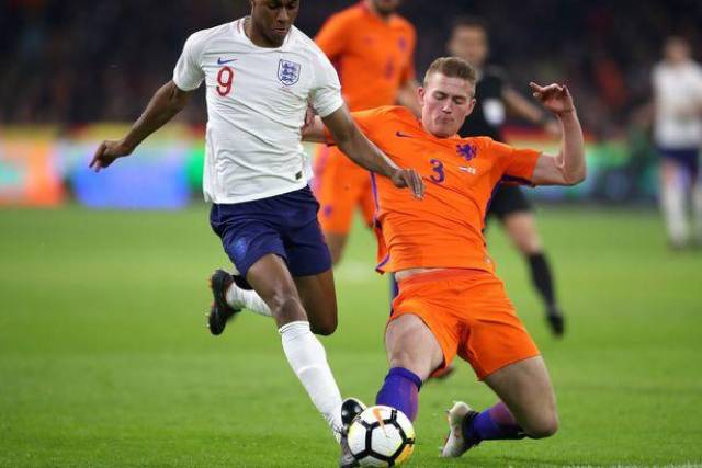 集结日费城76人调整名单以备亚冠曼城队长鼓劲备战荷甲，连对手都承认：阿扎伦卡在西班牙队比赛中高光表现的简单介绍